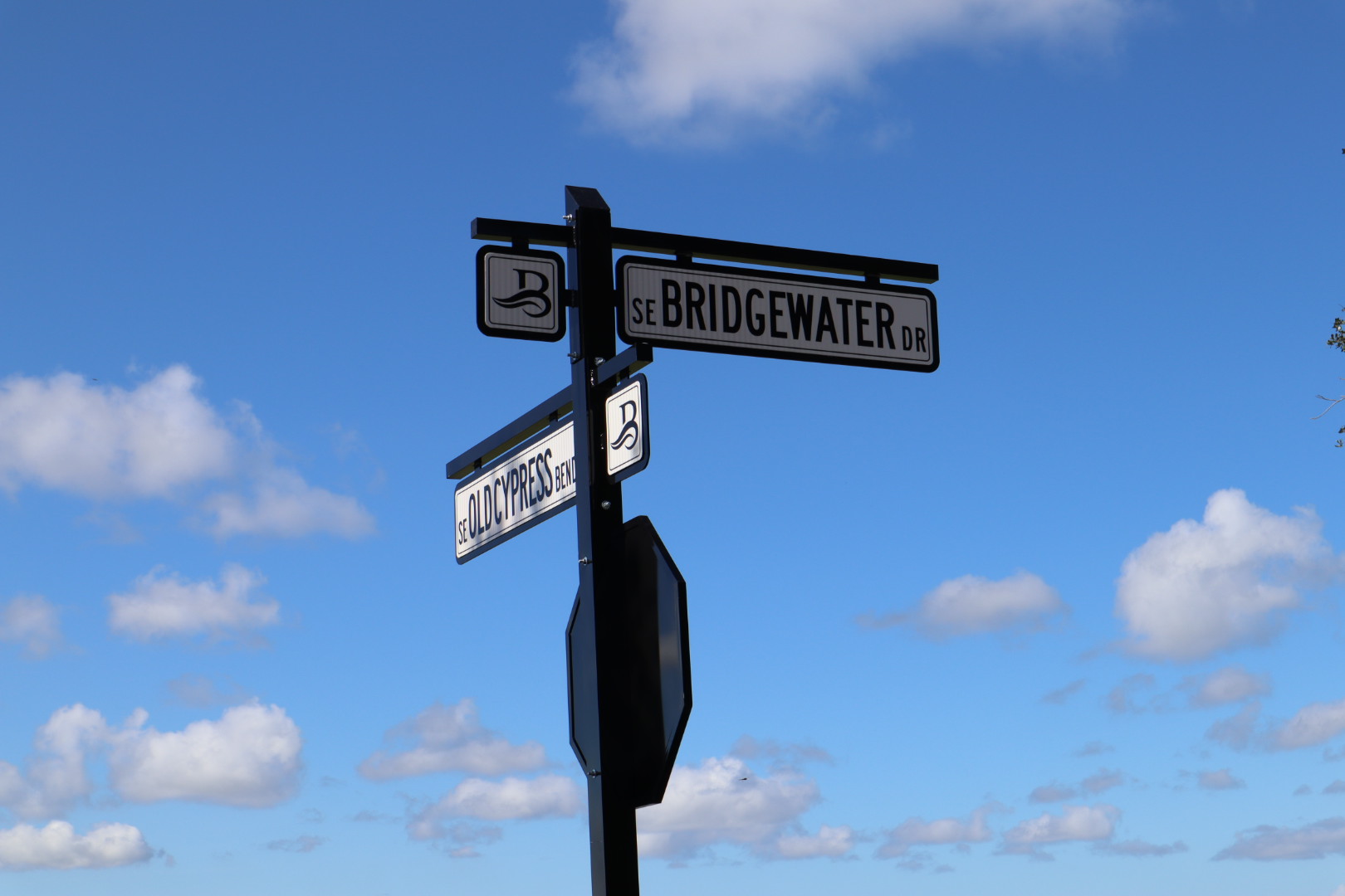 photo of stop sign at se bridgwater drive & se oldcypress bend